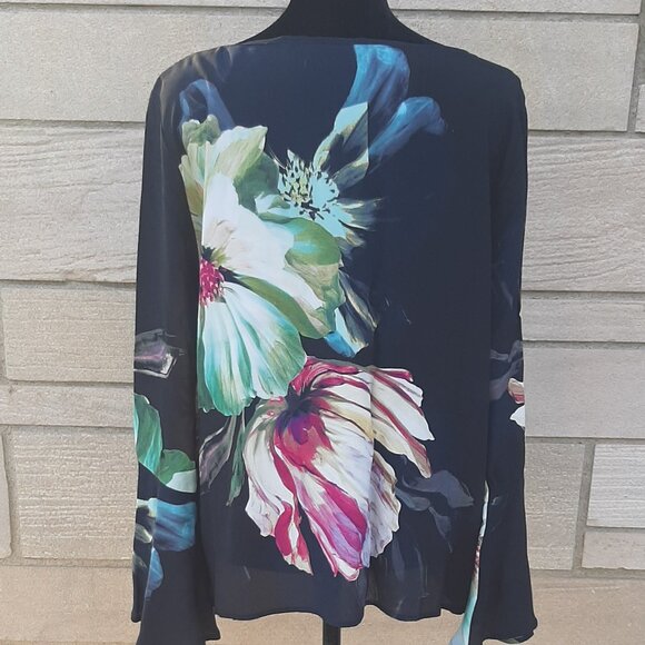 Karen Kane Tops - NWT Kare Kane Floral Top Very Pretty! Size M